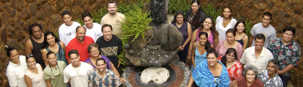 Gathering of people around a fountain